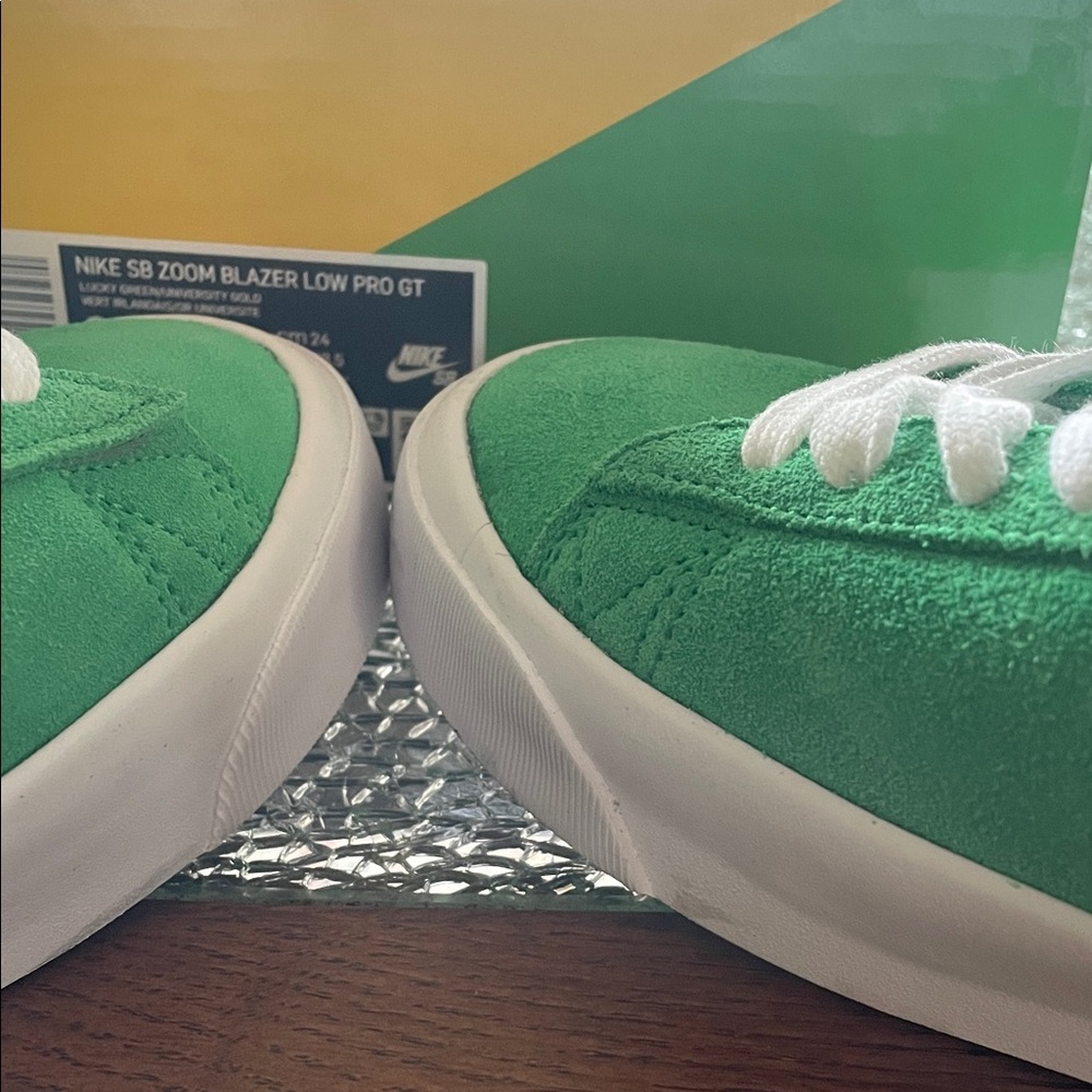 Nike Unisex Sneakers in Green and Yellow/ 6 Men’s or 7.5 Women’s - Picture 7 of 16